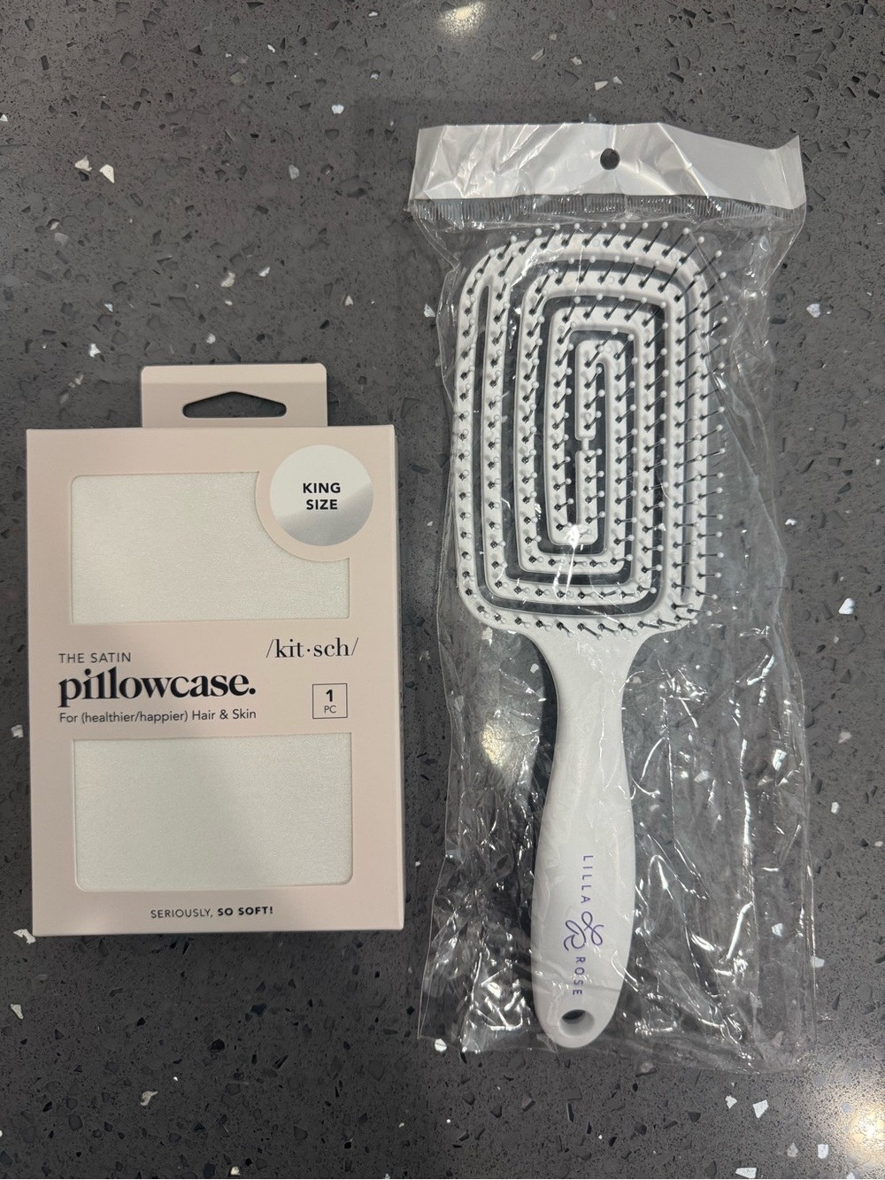 Love Your Locks Kitsch Pillow & Lila Rose Flexi Brush Set